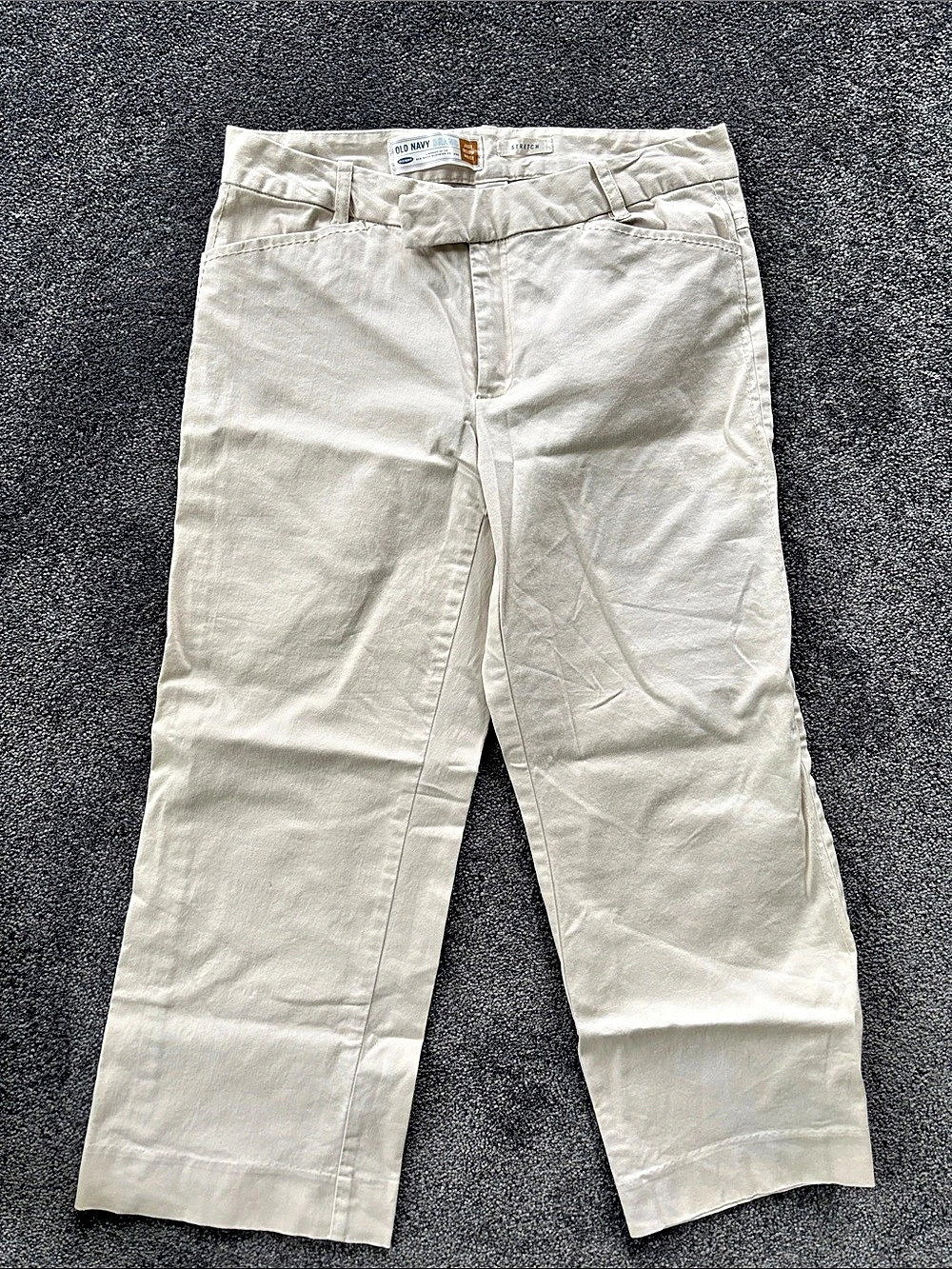 Old Navy Just Below Straight Leg Pants in White Size 4